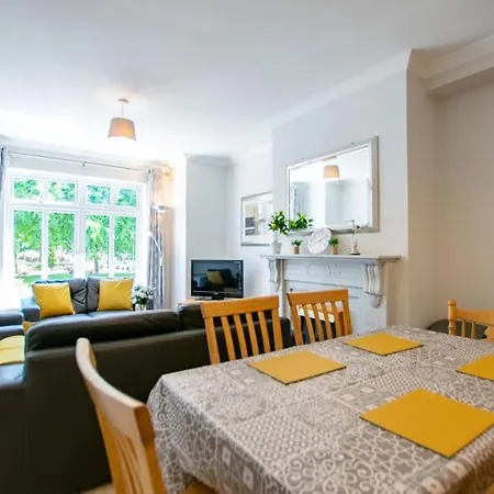 בית נופש 105 - Lovely Townhouse By Shortstays