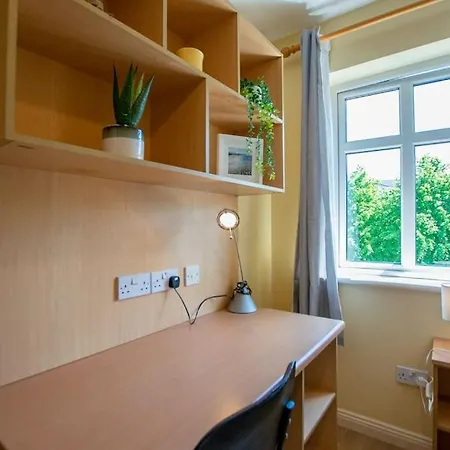 Holiday home 105 - Lovely Townhouse By Shortstays *