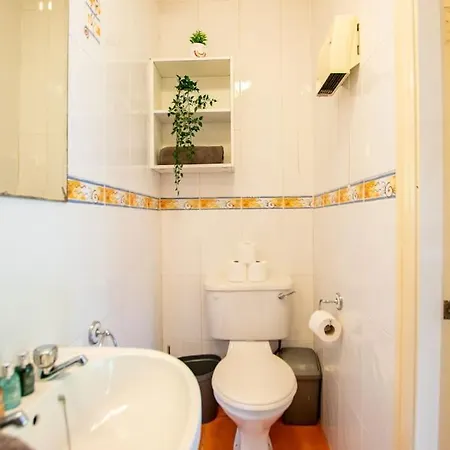 Holiday home 105 - Lovely Townhouse By Shortstays