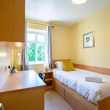 105 - Lovely Townhouse By Shortstays *