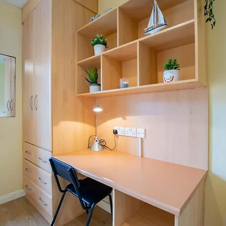 105 - Lovely Townhouse By Shortstays